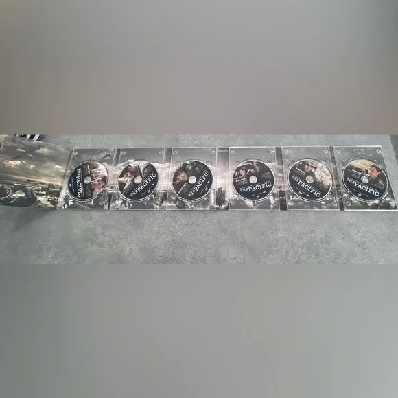 The Pacific Steelbook Blu-ray Complete Series English & French HBO 6 Disc - Picture 2 of 4